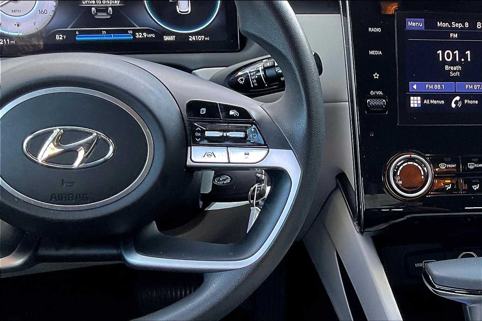2024 Hyundai Tucson SE photo 17