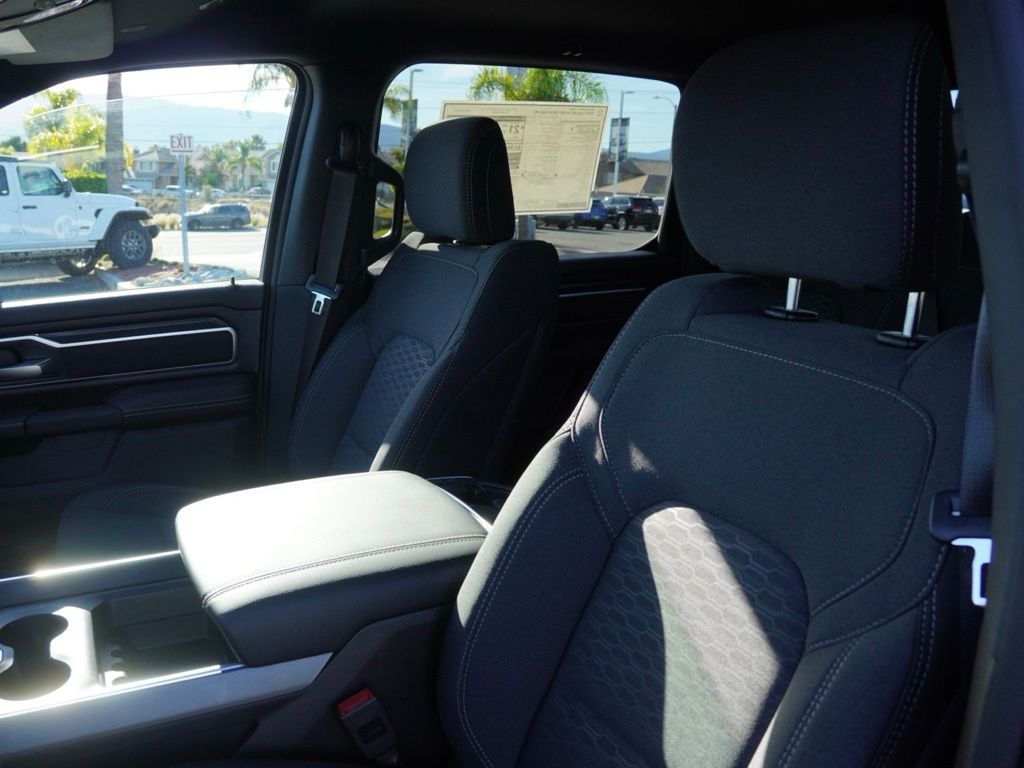 New 2026 Diamond Black Crystal Pearl-Coat Exterior Paint RAM Big Horn image 22