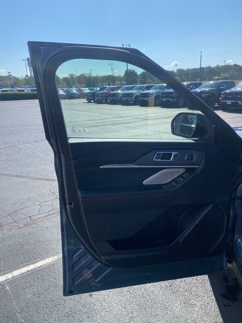 2025 Ford Explorer ST photo 15