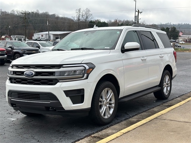 2024 Ford Expedition XLT photo 2