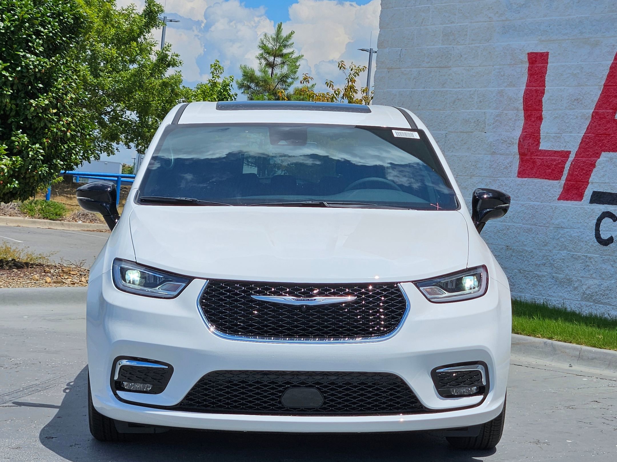 2025 Chrysler Pacifica photo 2