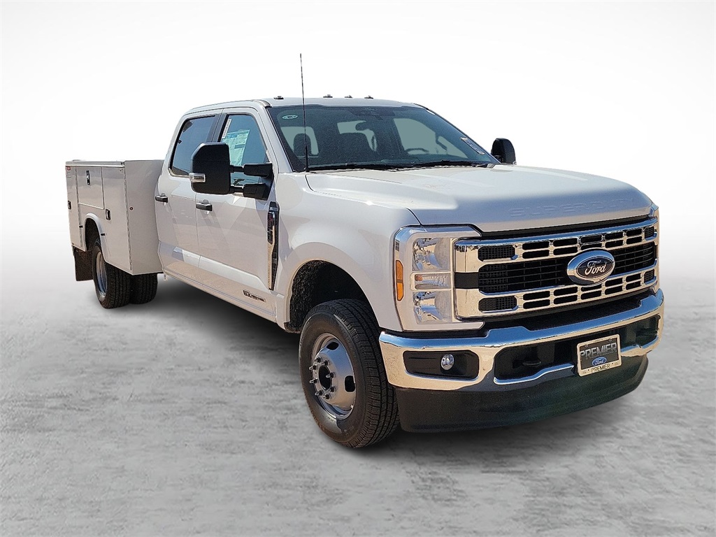 2025 Ford F-350 Super Duty Chassis Cab XL's photo