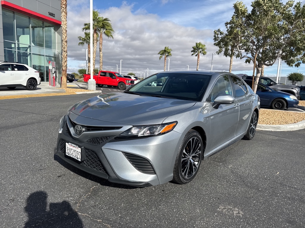 2020 Toyota Camry SE photo 2