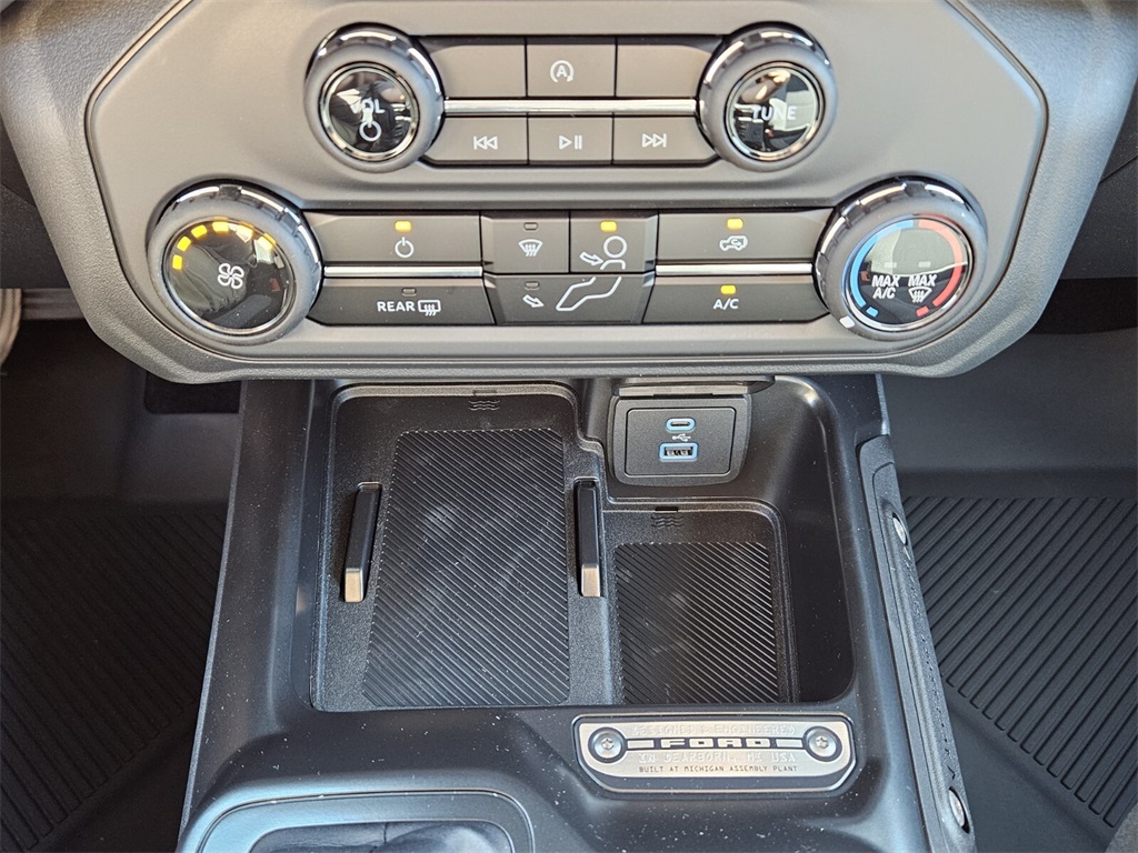 2025 Ford Bronco Base photo 19