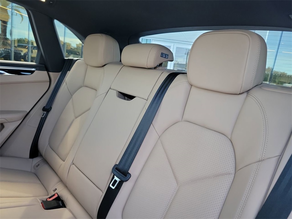 2024 Porsche Macan T photo 12