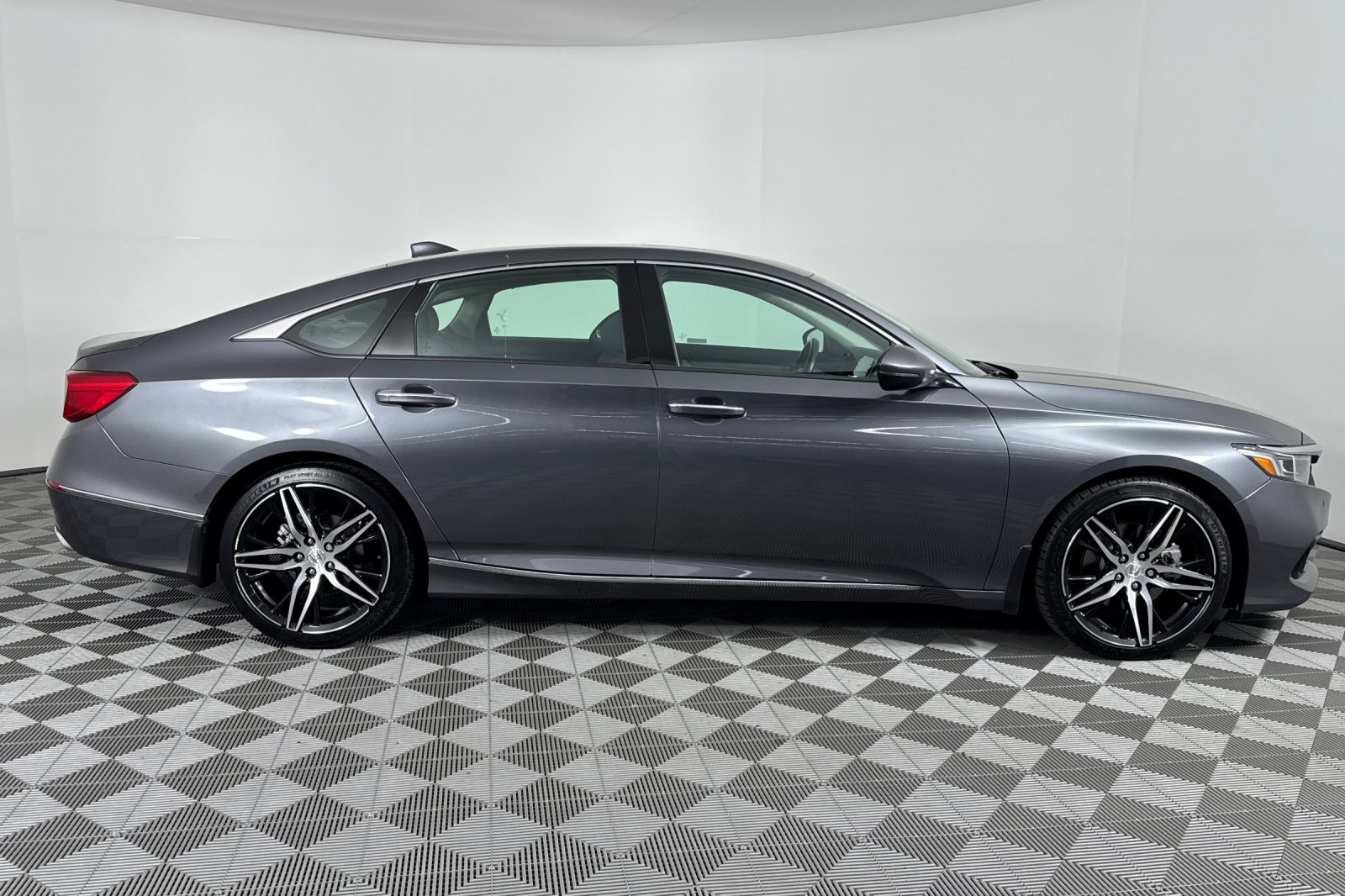 2022 Honda Accord Touring 2.0T photo 3