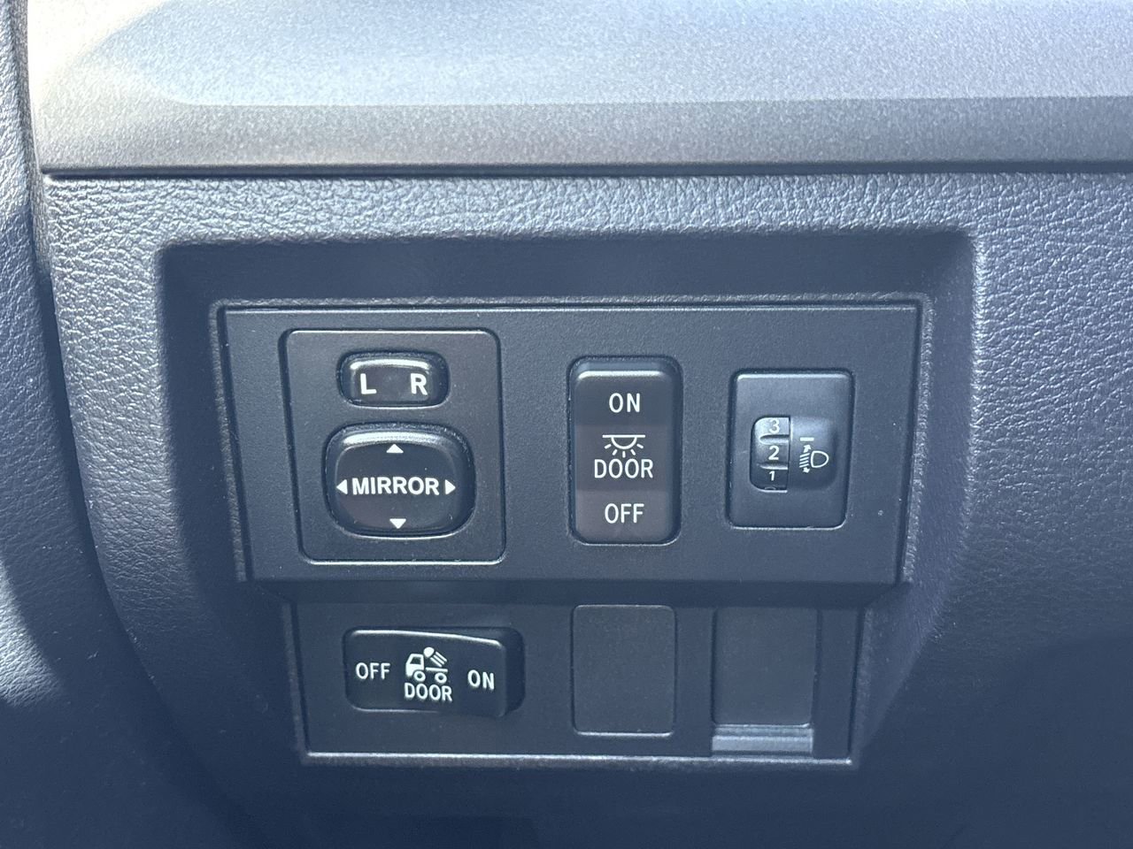 2016 Toyota Tundra SR5 photo 23