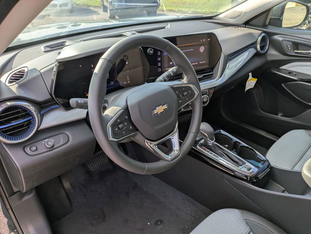 2025 Chevrolet Trax LT photo 11