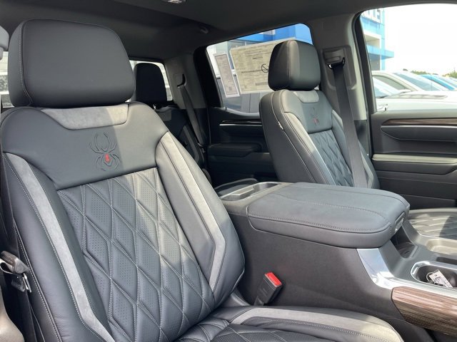 2025 Chevrolet Silverado 1500 RST photo 13