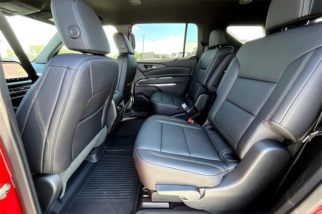 2025 Chevrolet Traverse photo 12