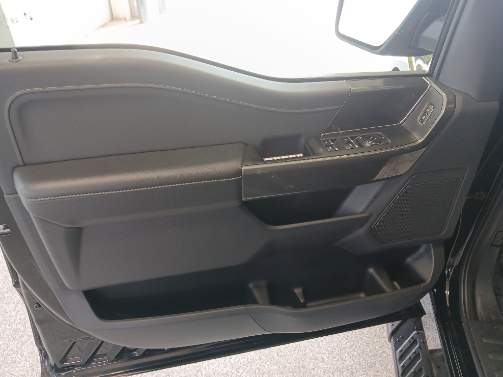 2023 Ford F-150 XLT photo 12