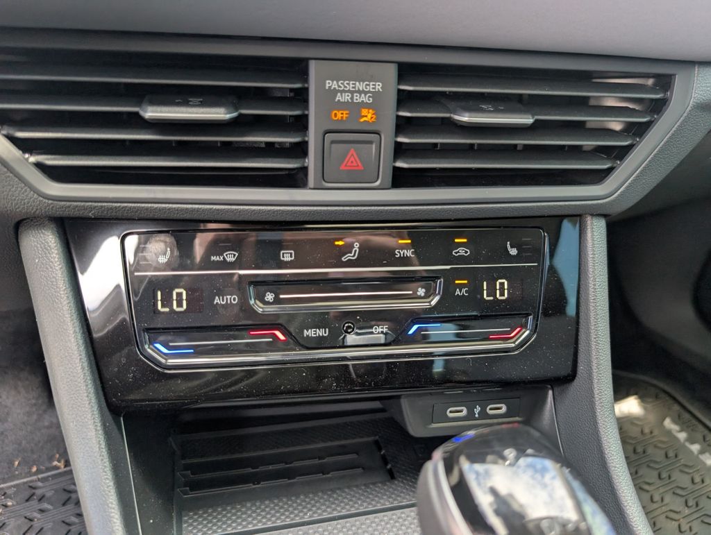 2025 Volkswagen Jetta 1.5T SE photo 13