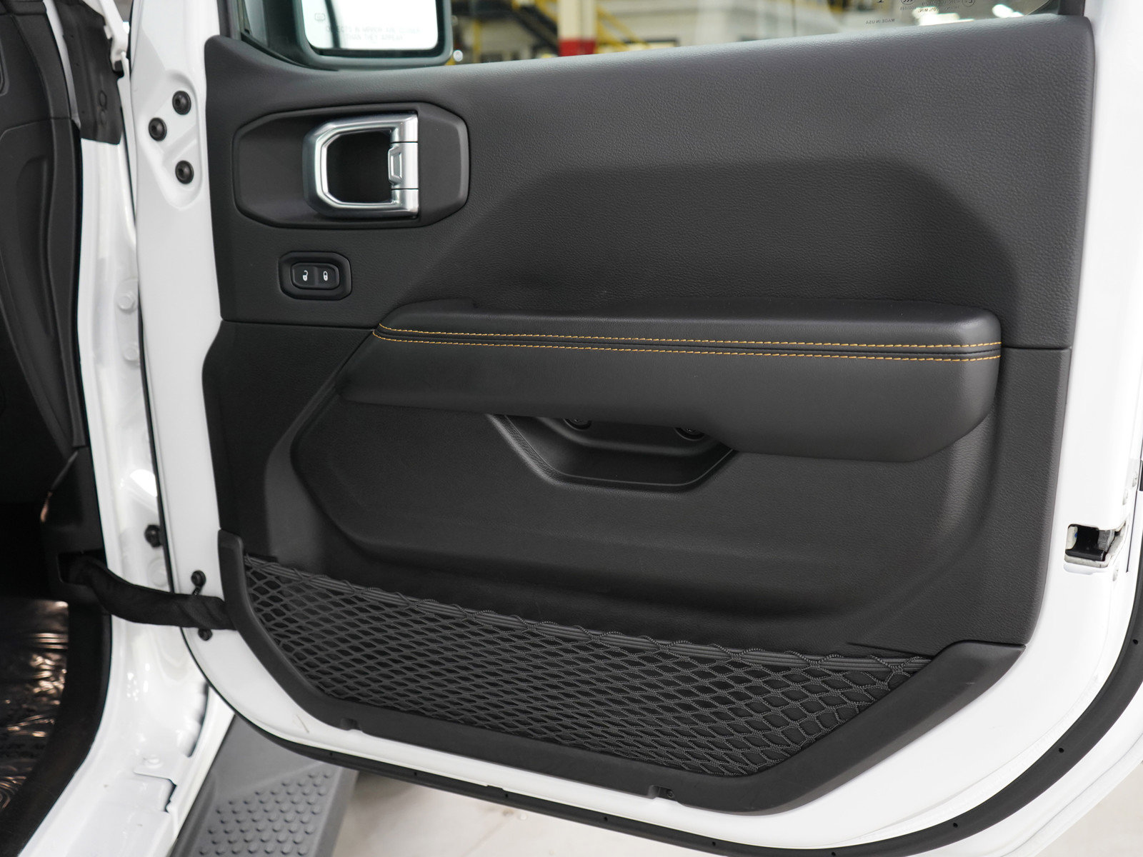 2024 Jeep Wrangler Sahara 4xe photo 9