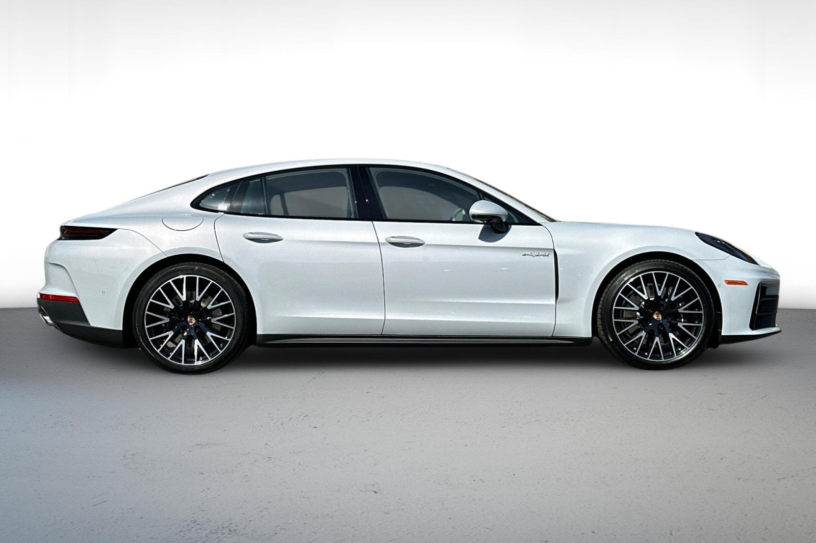 2026 Porsche Panamera 4 E-Hybrid photo 11