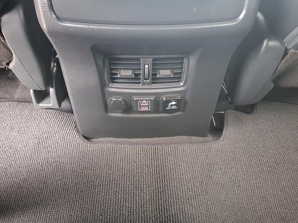 2024 Nissan Titan PRO-4X photo 10