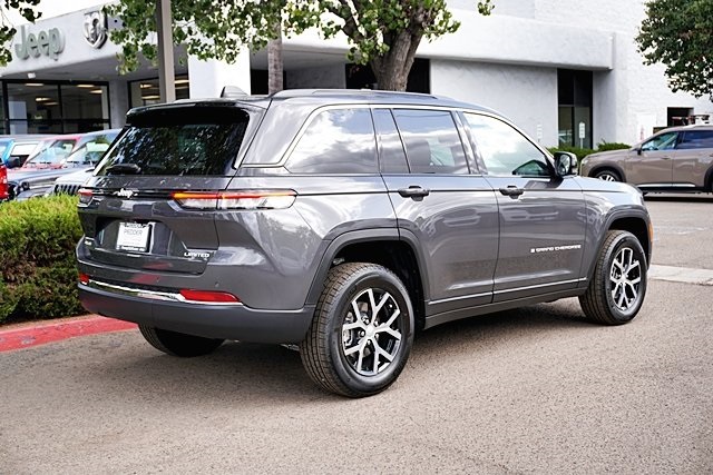 New 2025 Baltic Gray Metallic Clear-Coat Exterior Paint Jeep Limited image 9