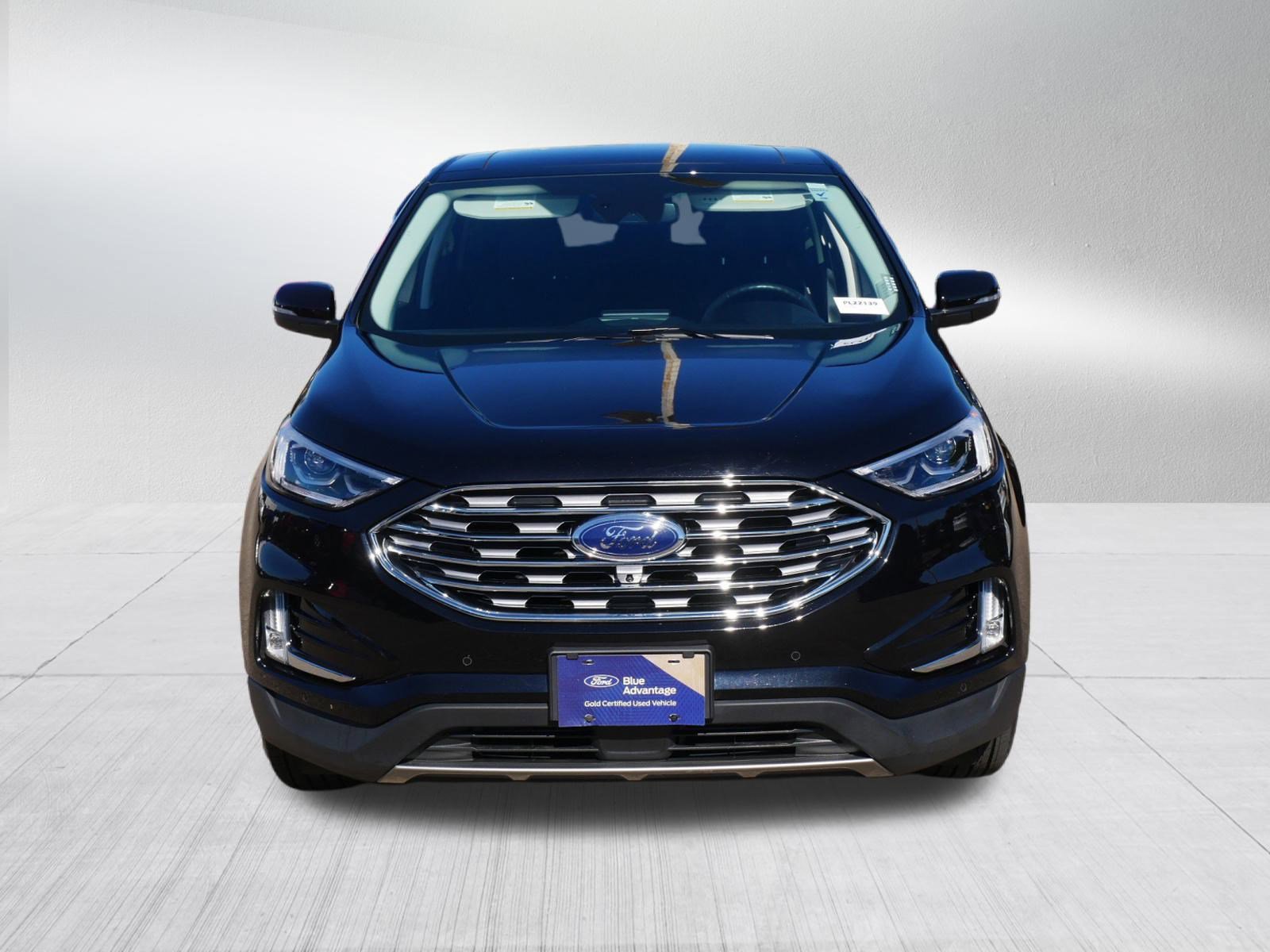2022 Ford Edge Titanium photo 2