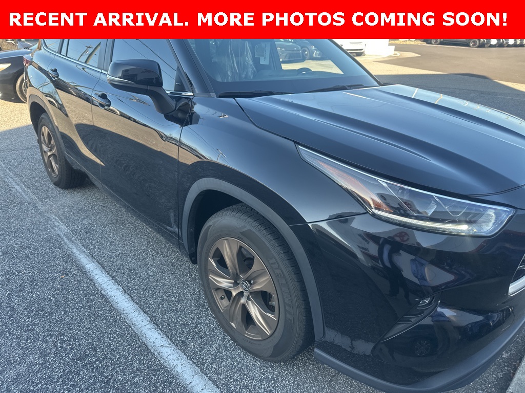 2023 Toyota Highlander Bronze Edition's photo