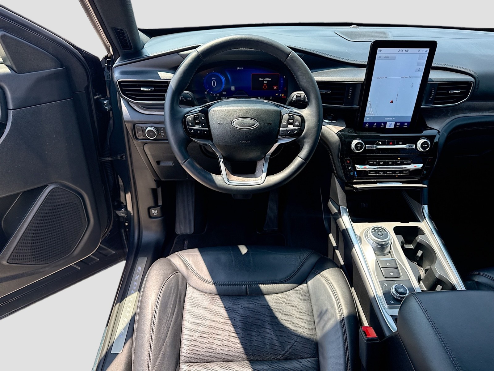 2022 Ford Explorer Platinum photo 22