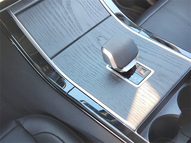 2025 Land Rover Range Rover Velar SE photo 16