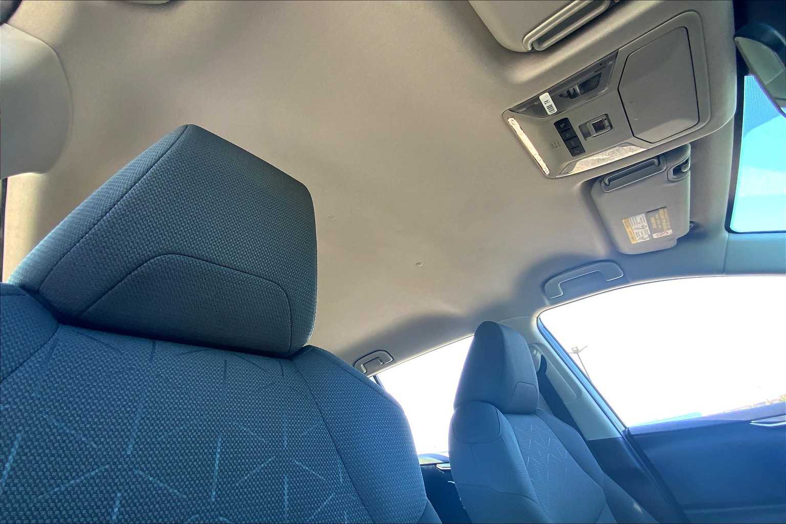 2022 Toyota RAV4 XLE photo 12
