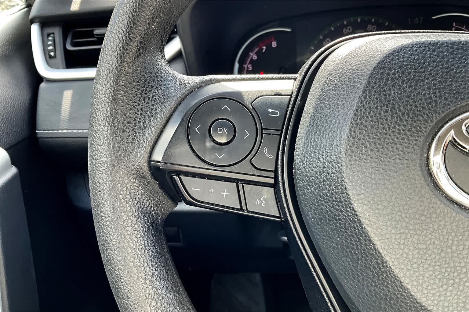 2023 Toyota RAV4 XLE photo 21