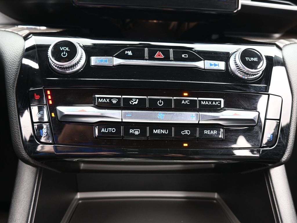 2022 Ford Explorer Limited photo 22