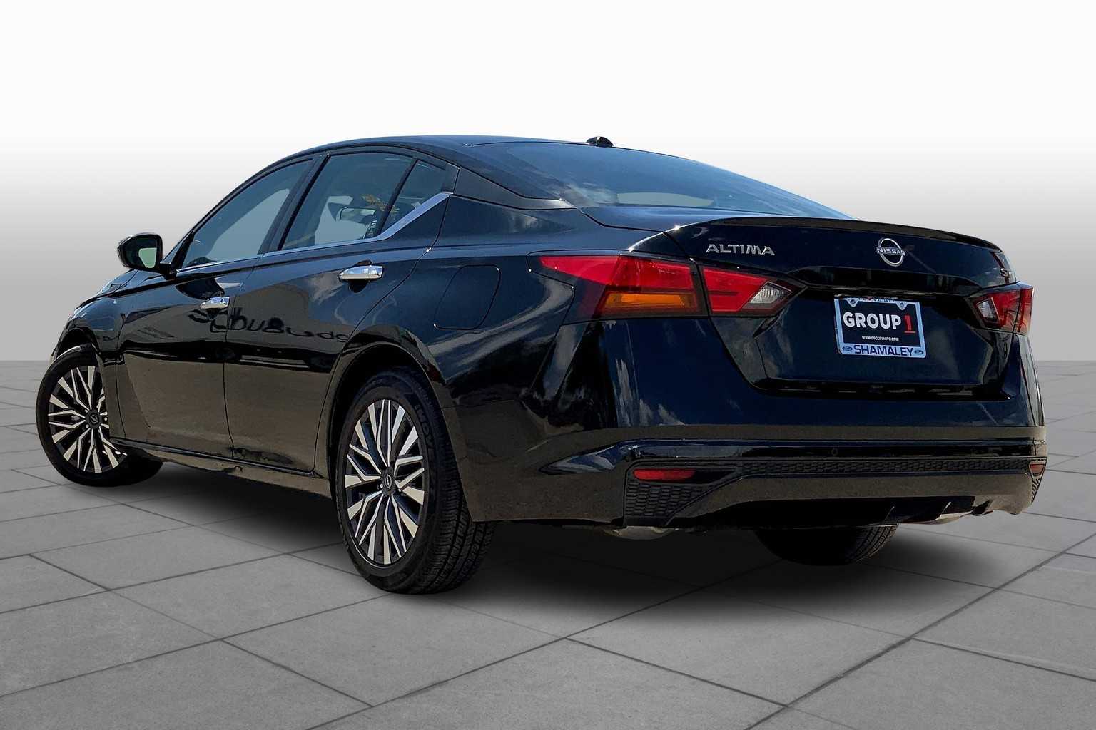 2023 Nissan Altima 2.5 SV photo 11