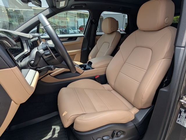 2024 Porsche Cayenne photo 5