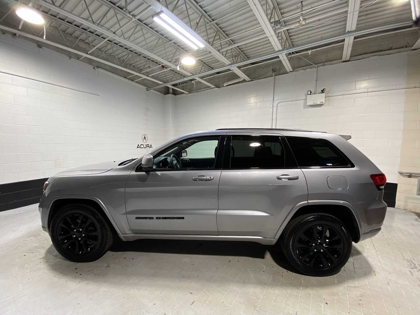 2019 Jeep Grand Cherokee Altitude photo 3