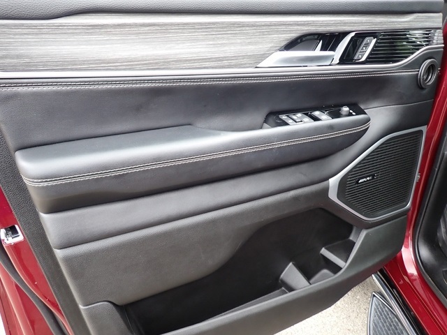 2024 Jeep Wagoneer L Series III photo 20