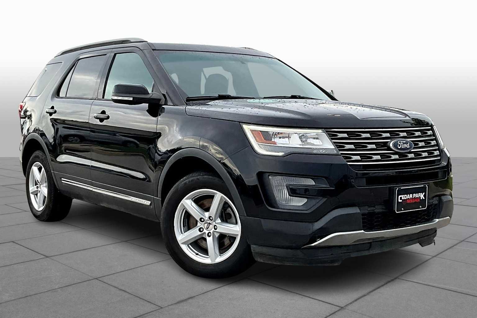 2017 Ford Explorer XLT photo 2