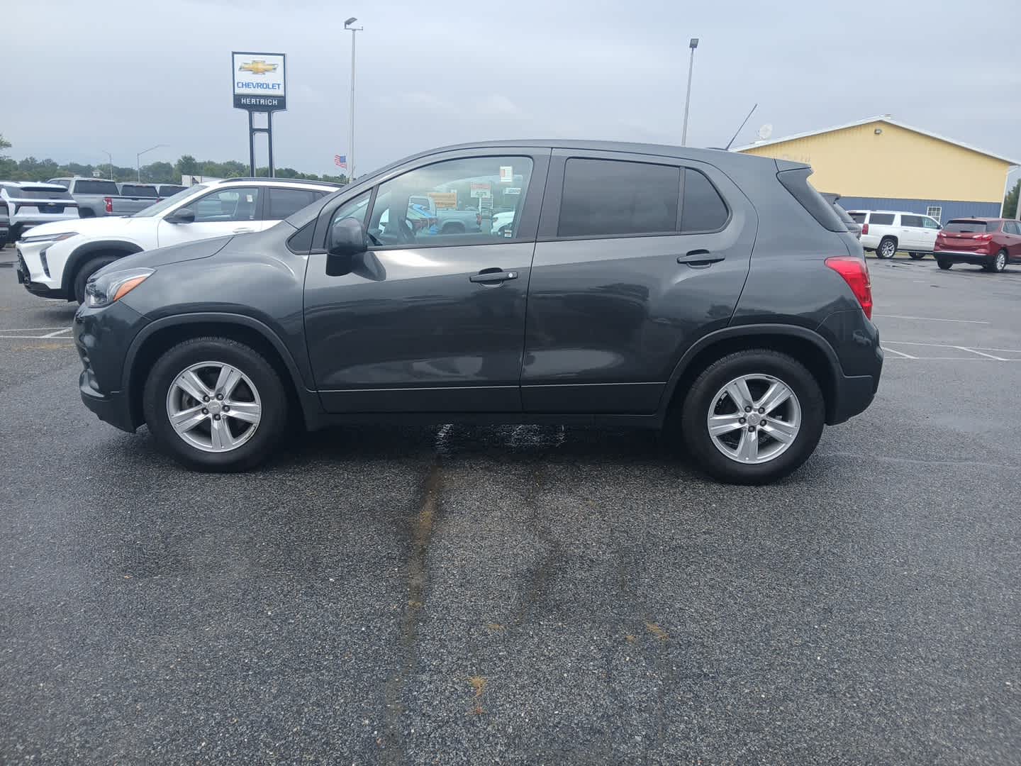2019 Chevrolet Trax LS photo 2