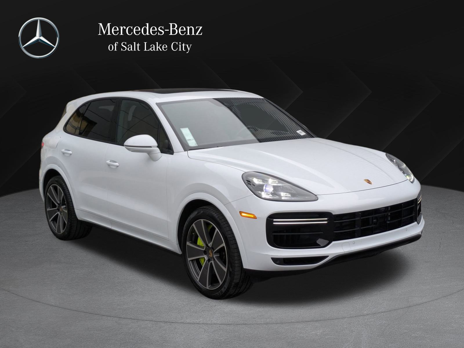 2023 Porsche Cayenne Turbo S E-Hybrid's photo