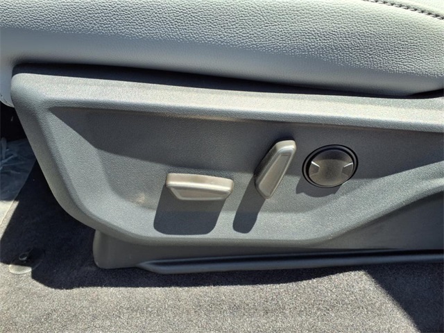 2025 Ford F-150 Lightning photo 9