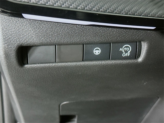 2025 Nissan Kicks SR photo 11