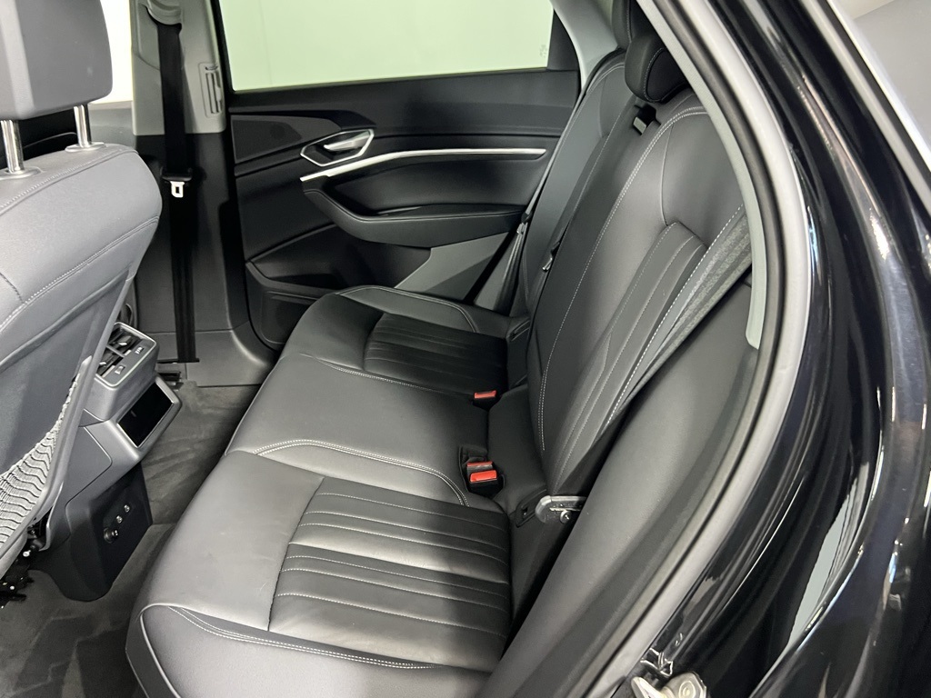2023 Audi e-tron Premium photo 18