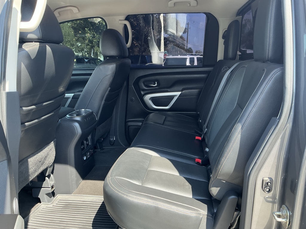 2019 Nissan Titan SL photo 13
