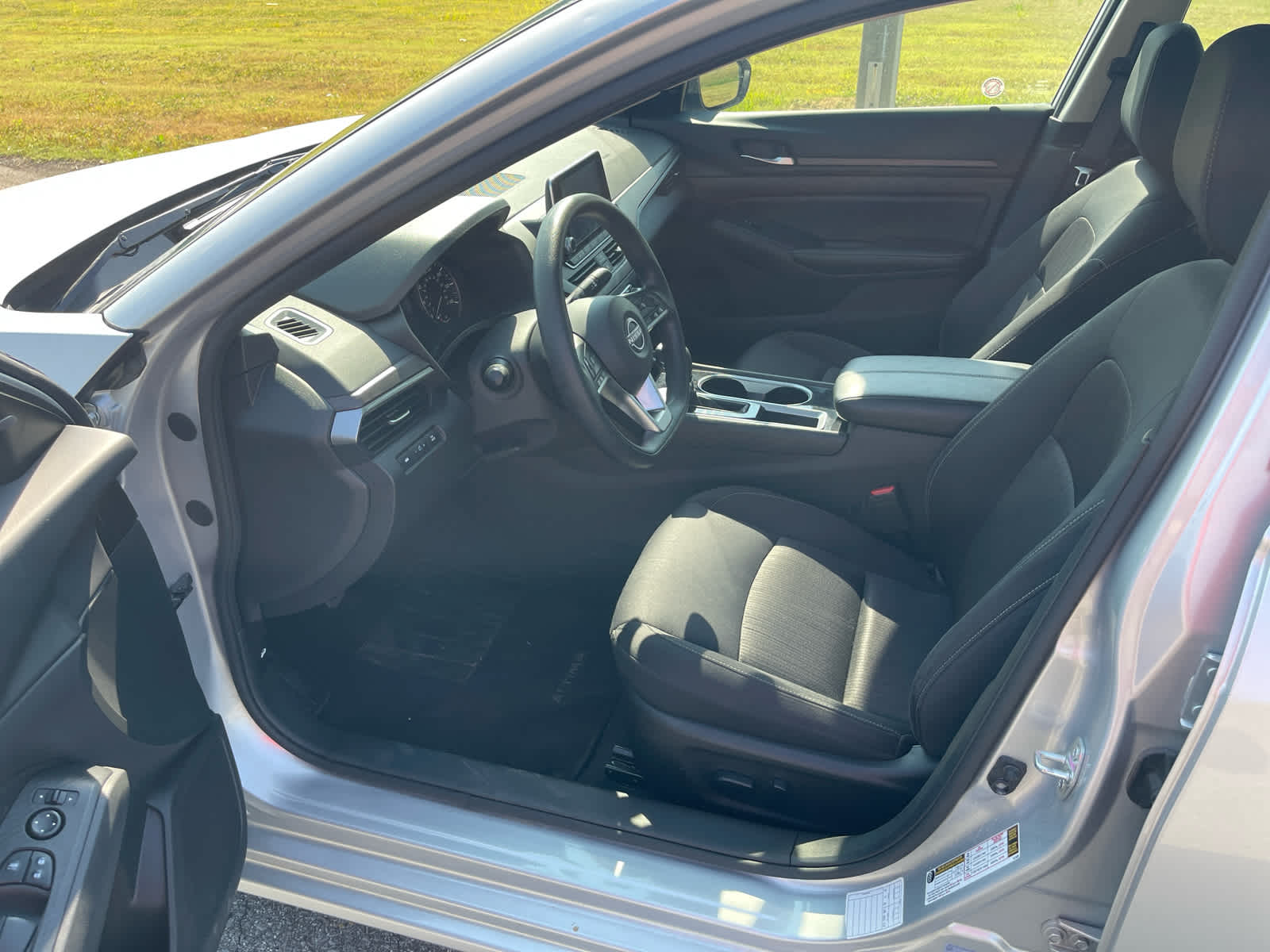 2024 Nissan Altima 2.5 SV photo 7
