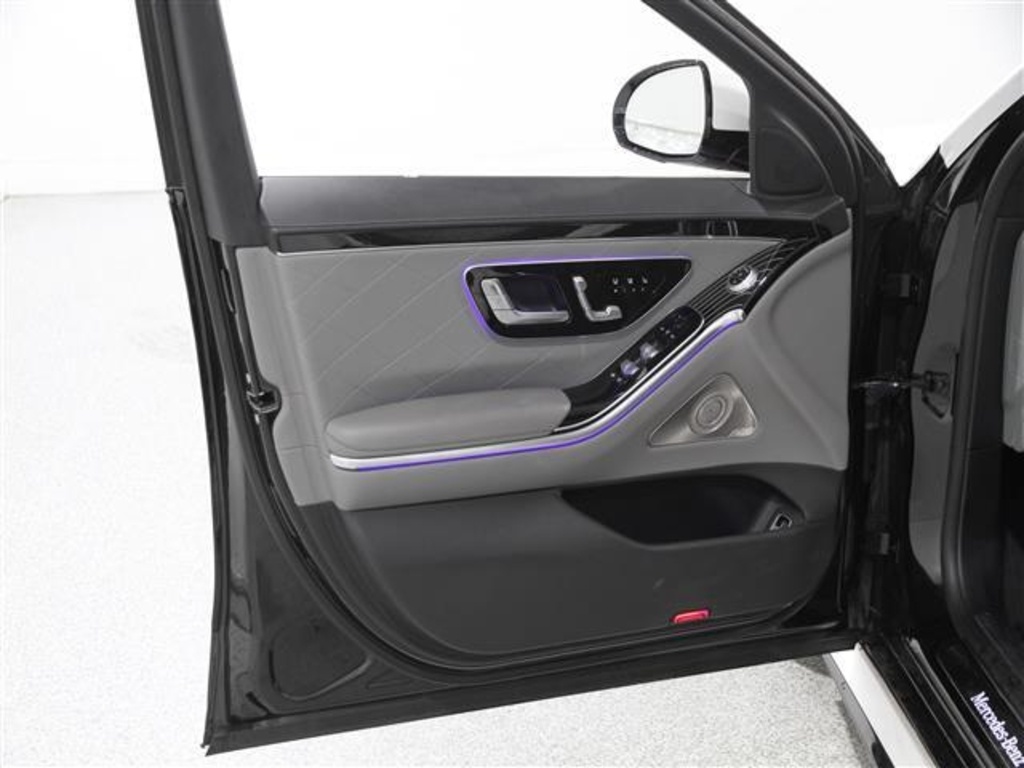 2022 Mercedes Benz S 580 4MATIC photo 4