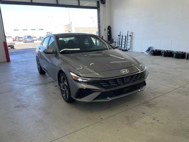 2024 Hyundai Elantra SEL Convenience photo 6