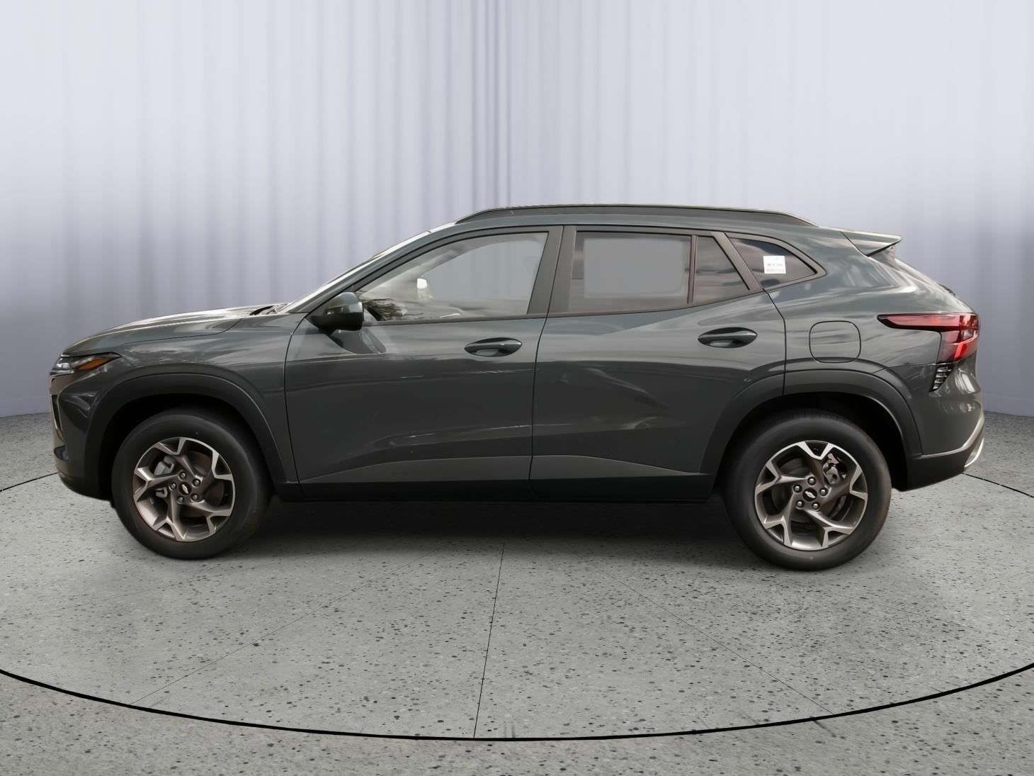 2025 Chevrolet Trax LT photo 4