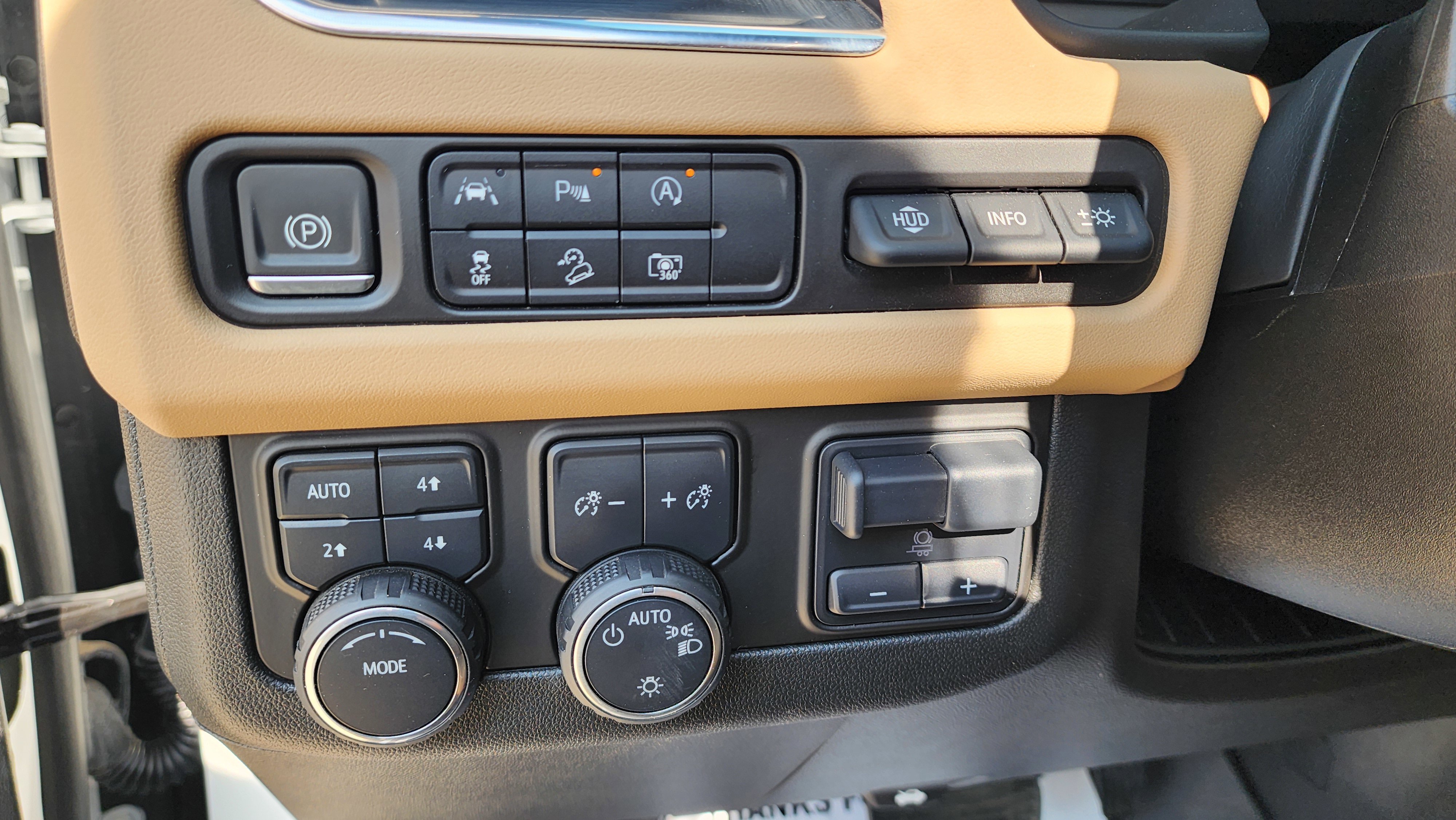 2024 Chevrolet Suburban Premier photo 13