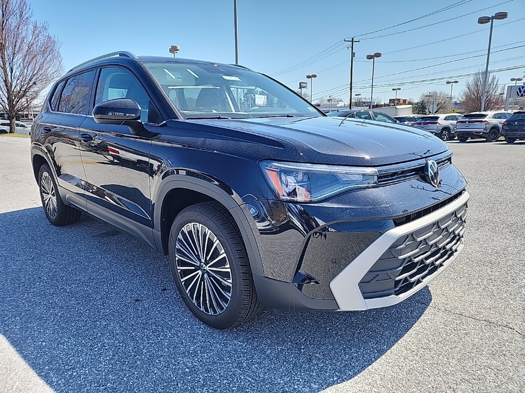 2025 Volkswagen Taos SE's photo