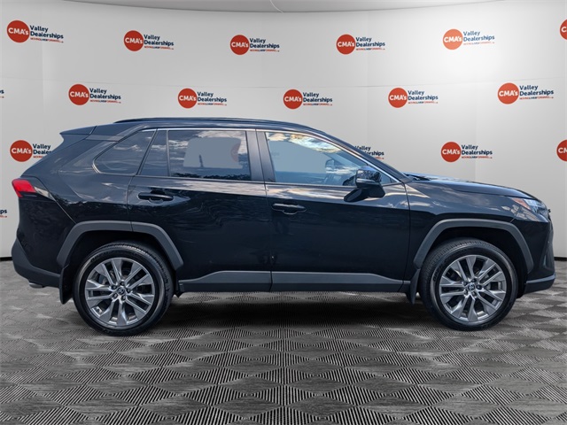 2023 Toyota RAV4 XLE Premium photo 4