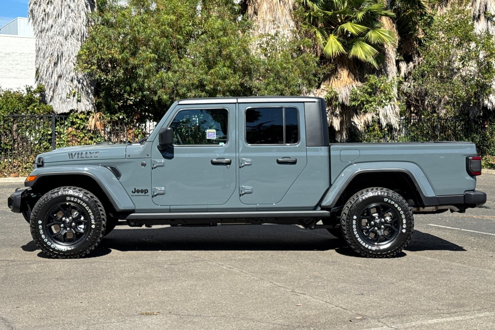 2025 Jeep Gladiator Willys photo 6