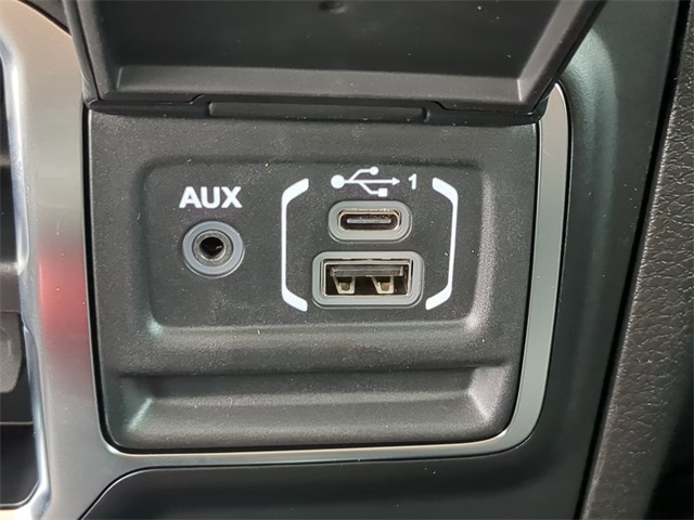 2025 Jeep Wrangler Sahara photo 21