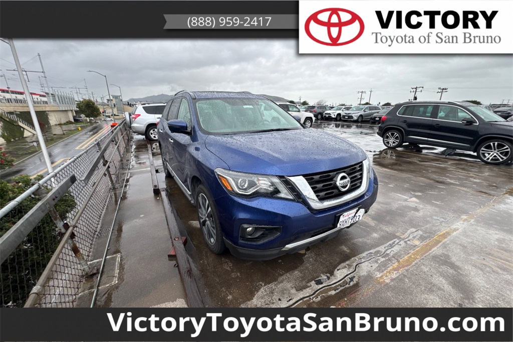 2020 Nissan Pathfinder Platinum's photo