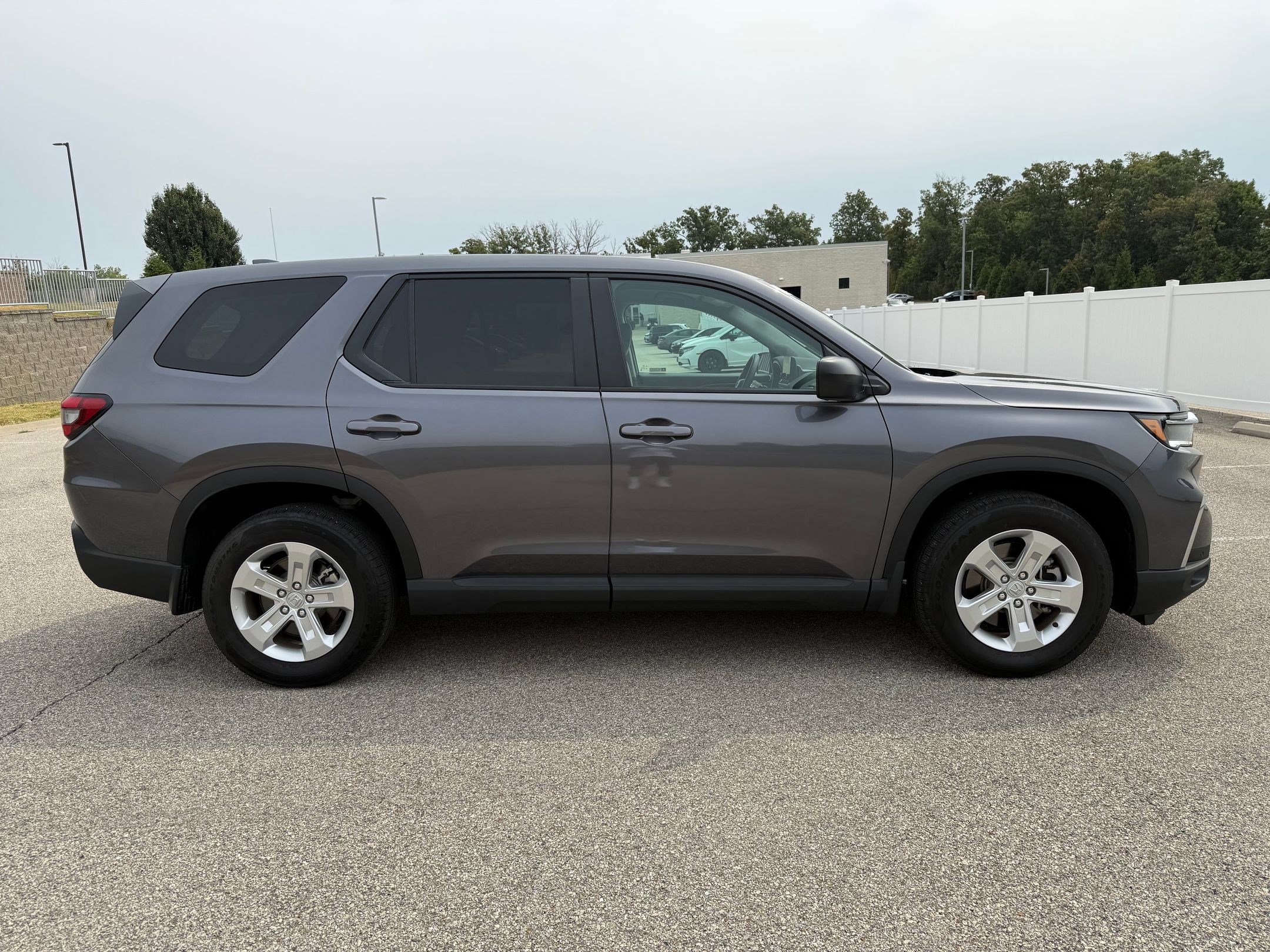 2024 Honda Pilot LX photo 7