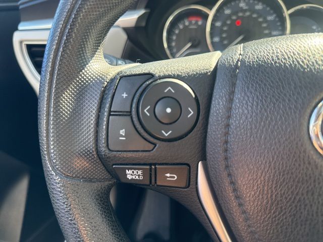 2016 Toyota Corolla L photo 32